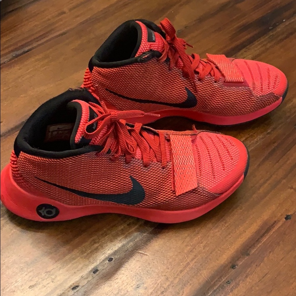 Basketball shoes